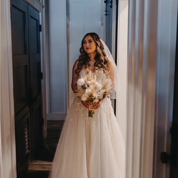 Wedding dress size 6 for sale! Asking $1,100 OBO
